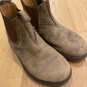Kid’s Blundstones size 13